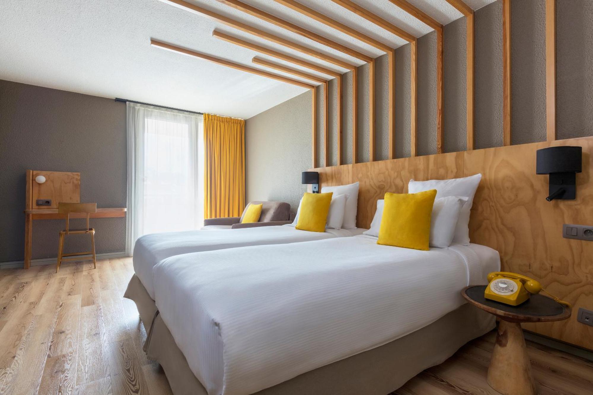 Habitación Superior con balcón y vistas al jardín